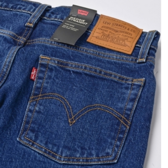 Levi's Wedgie Straight Jeans Below the Belt - Picture 3 of 9